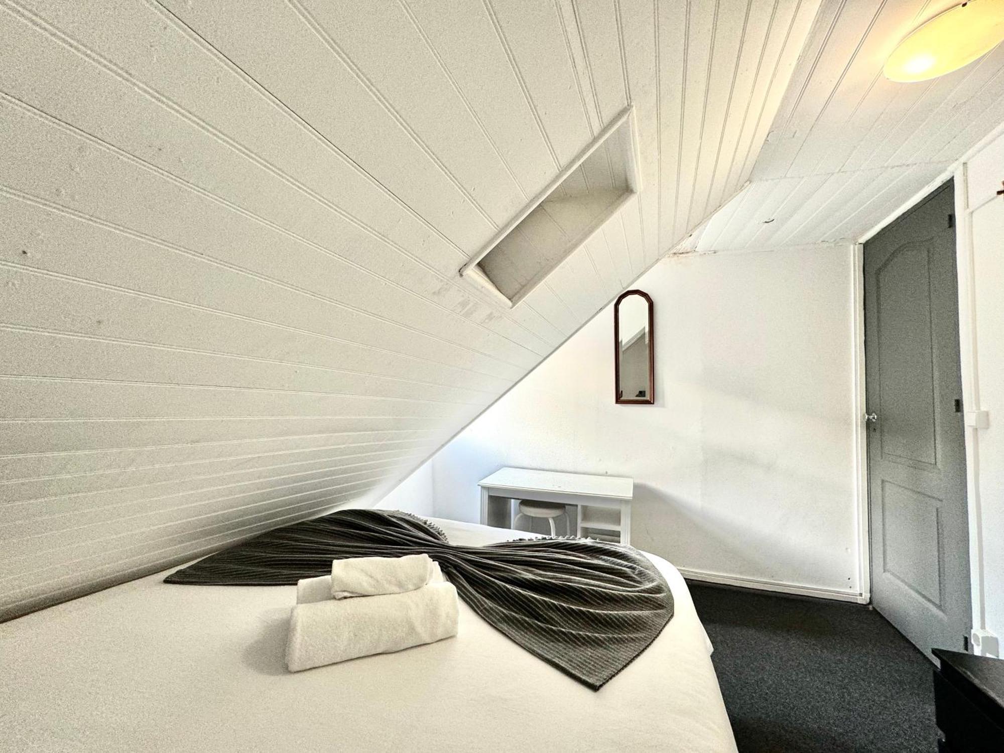 Cost Alameda Guest house Lisbon